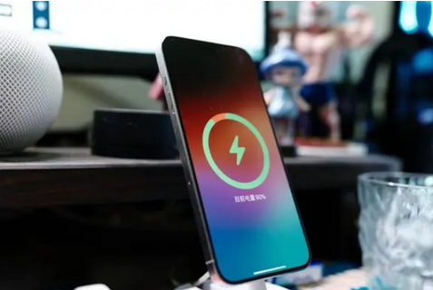 周矶管理区苹果15换屏服务分享用什么充电器给iPhone15充电更好 